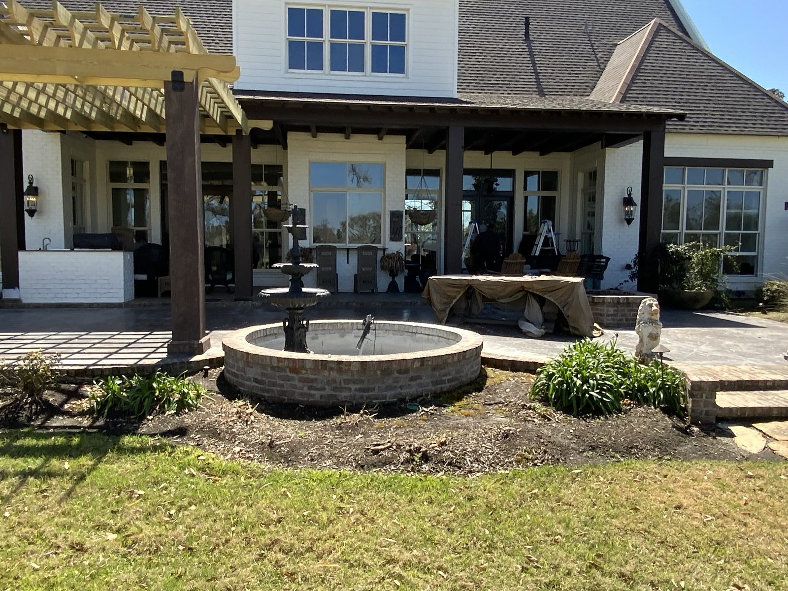 Fountain bed plantings by Hornsby Landscaping